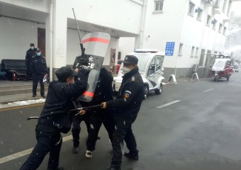 �m��ѩ����һ����(l��i)��(ch��ng)���ַ����ݾ����(d��ng)ůů���ɣ�